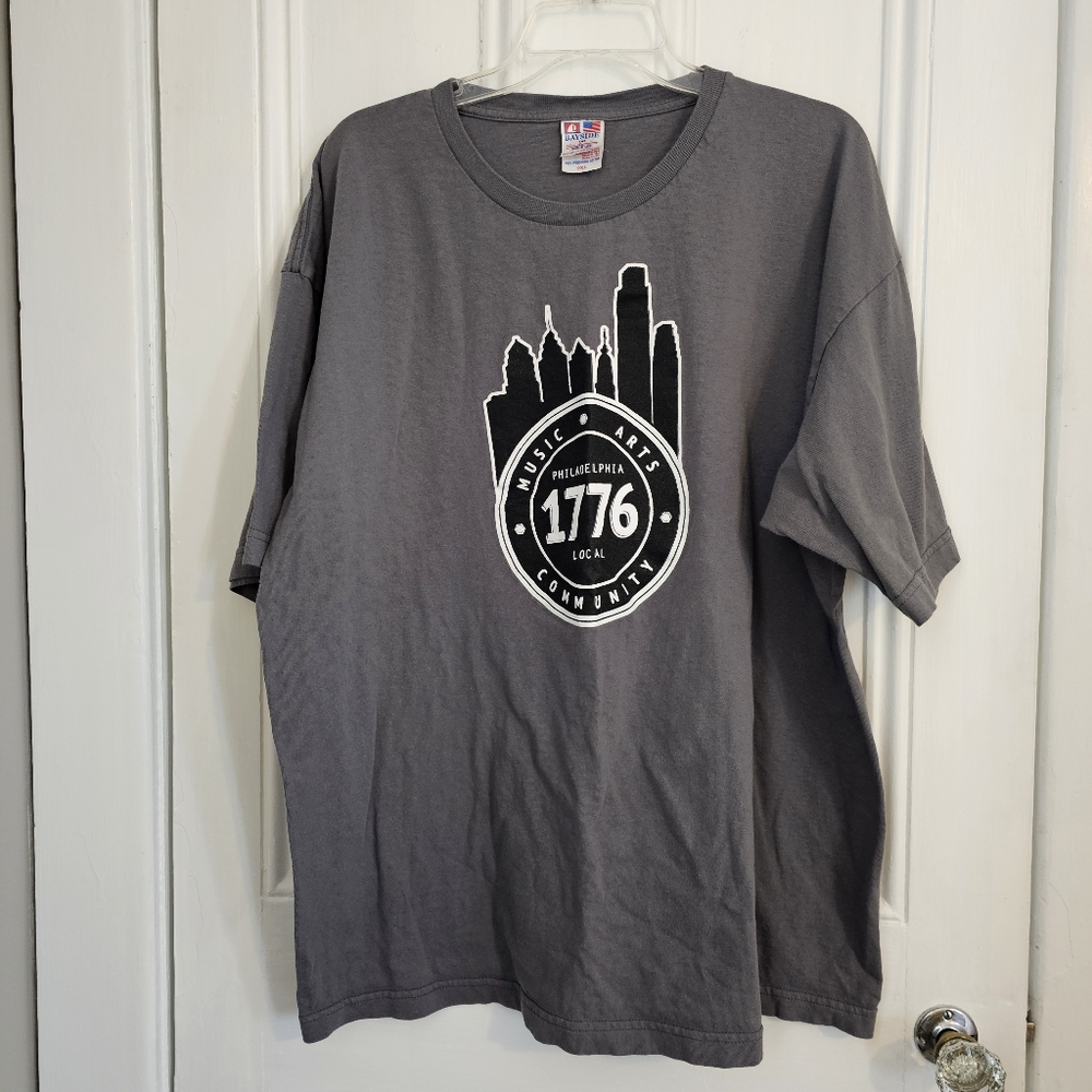 Philadelphia 1776 Music Arts Community Skyline Men's 2XL Gray Graphic Cotton Tee
